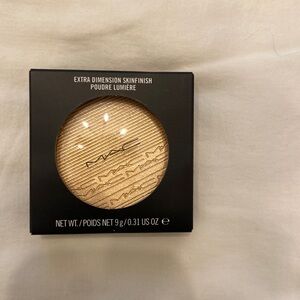 MAC extra dimension skin finish powder oh darling new in box